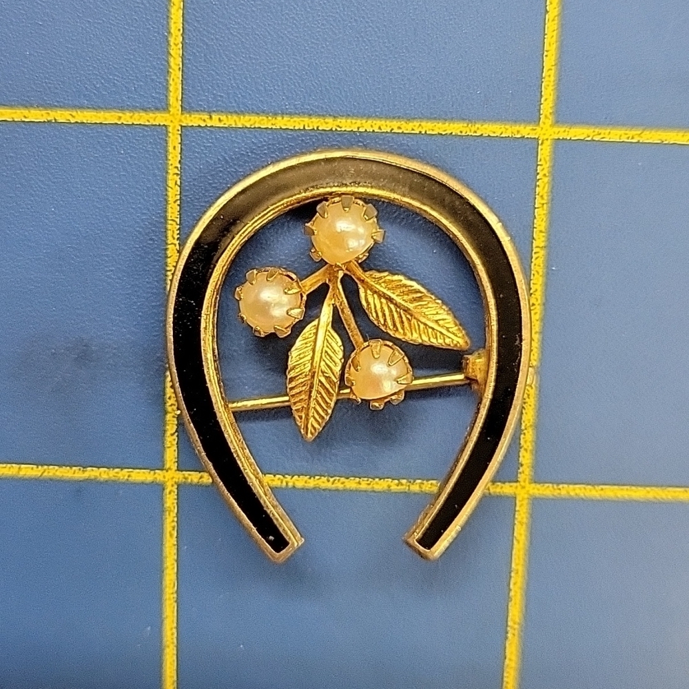 Vintage Pearl Stone Leaf Silver Brooch Pin